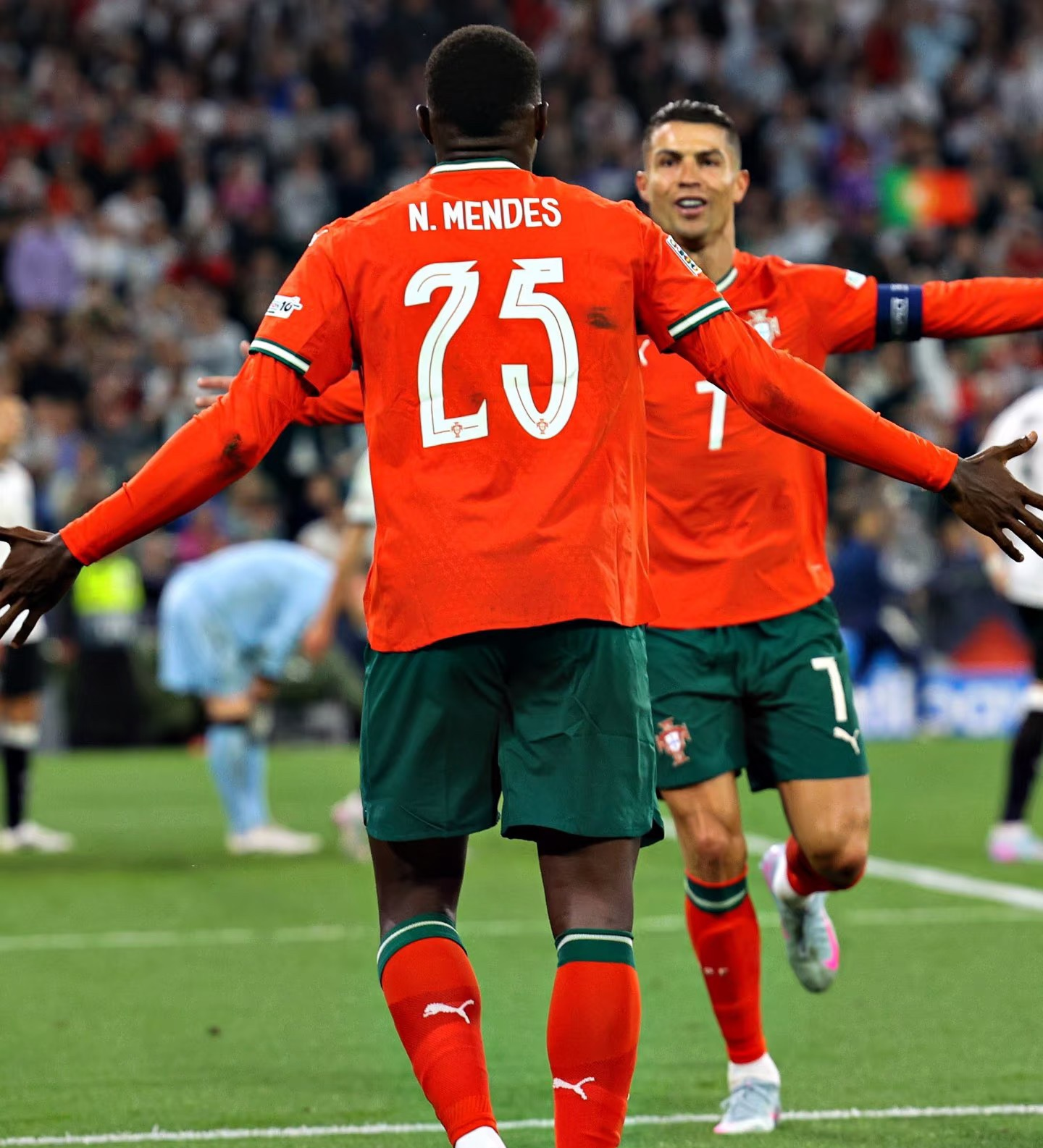 今晚葡超传出新动向，密尔沃基雄鹿主帅复盘，管理层表态：态度坚定，球队文化再被提及的简单介绍